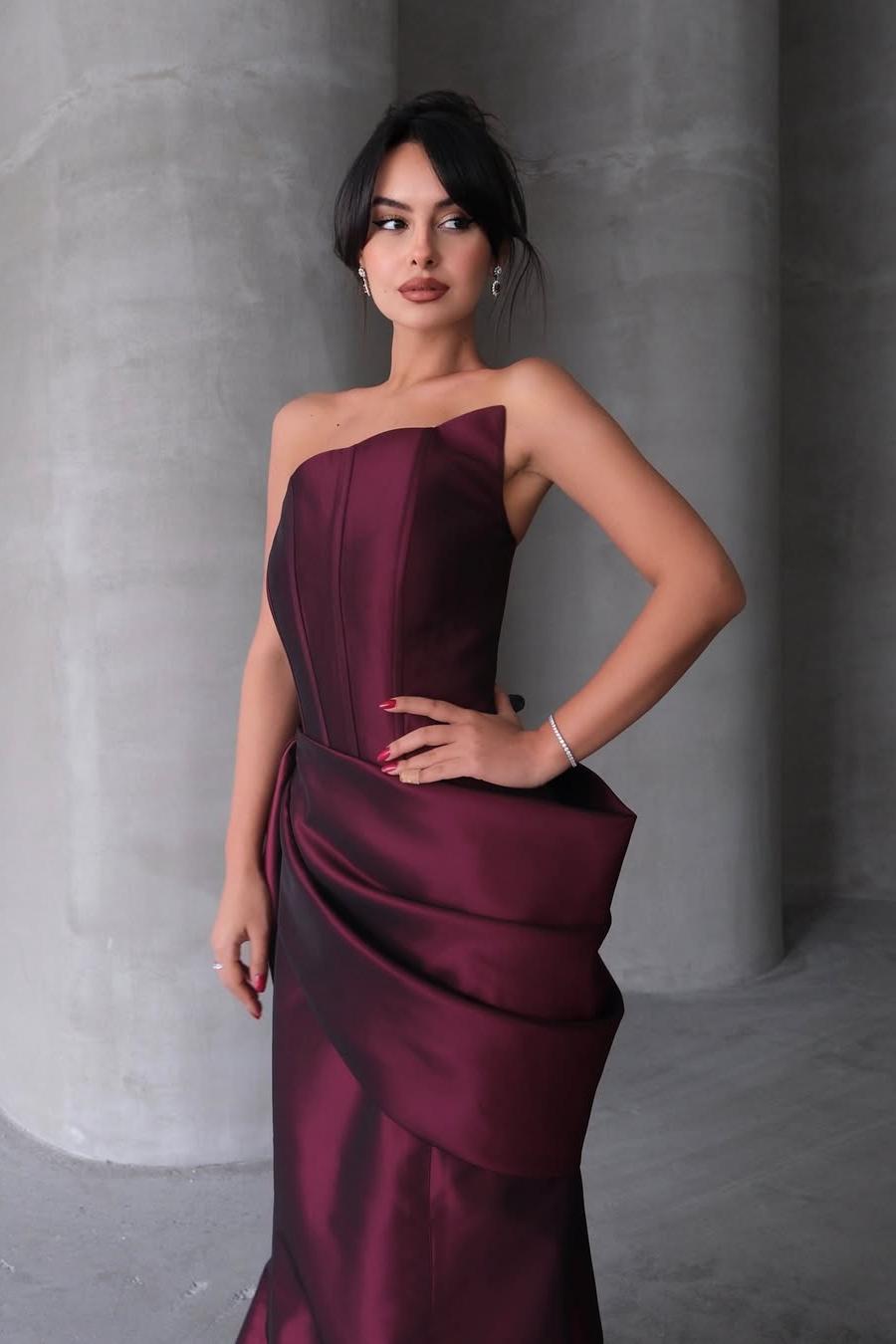 Chic Strapless Sleeveless Mermaid Long Prom Dress With Pleated