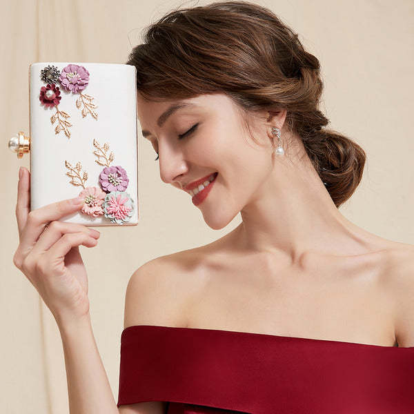 Unique Imitation Pearl Flower Clutch