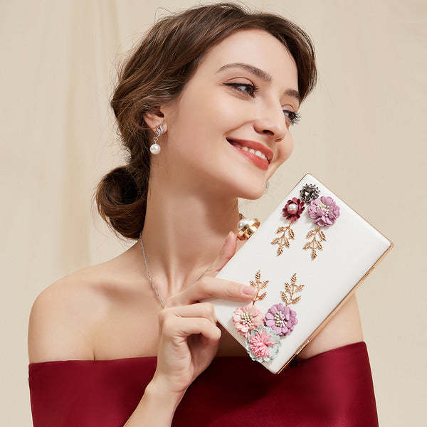 Unique Imitation Pearl Flower Clutch