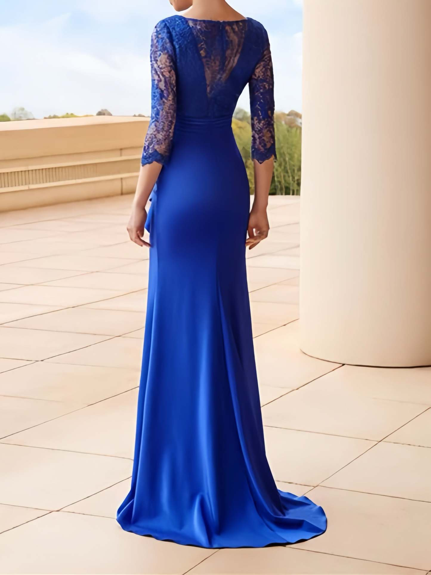 Floor-Length Prom Dresses with Sheath/Column Scoop Neckline