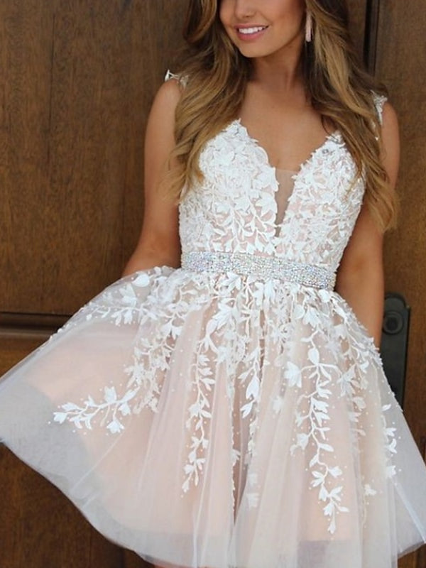 Sleeveless V-Neck A-Line Tulle Homecoming Dresses Featuring Appliques