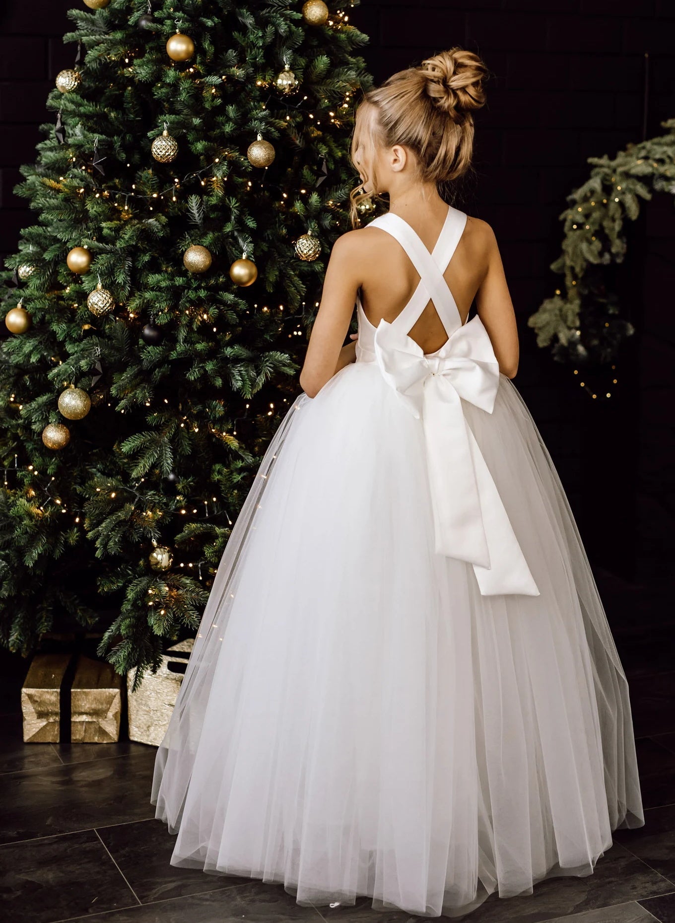 V-Neck Princess/A-Line Flower Girl Dresses in Tulle with Bowknot