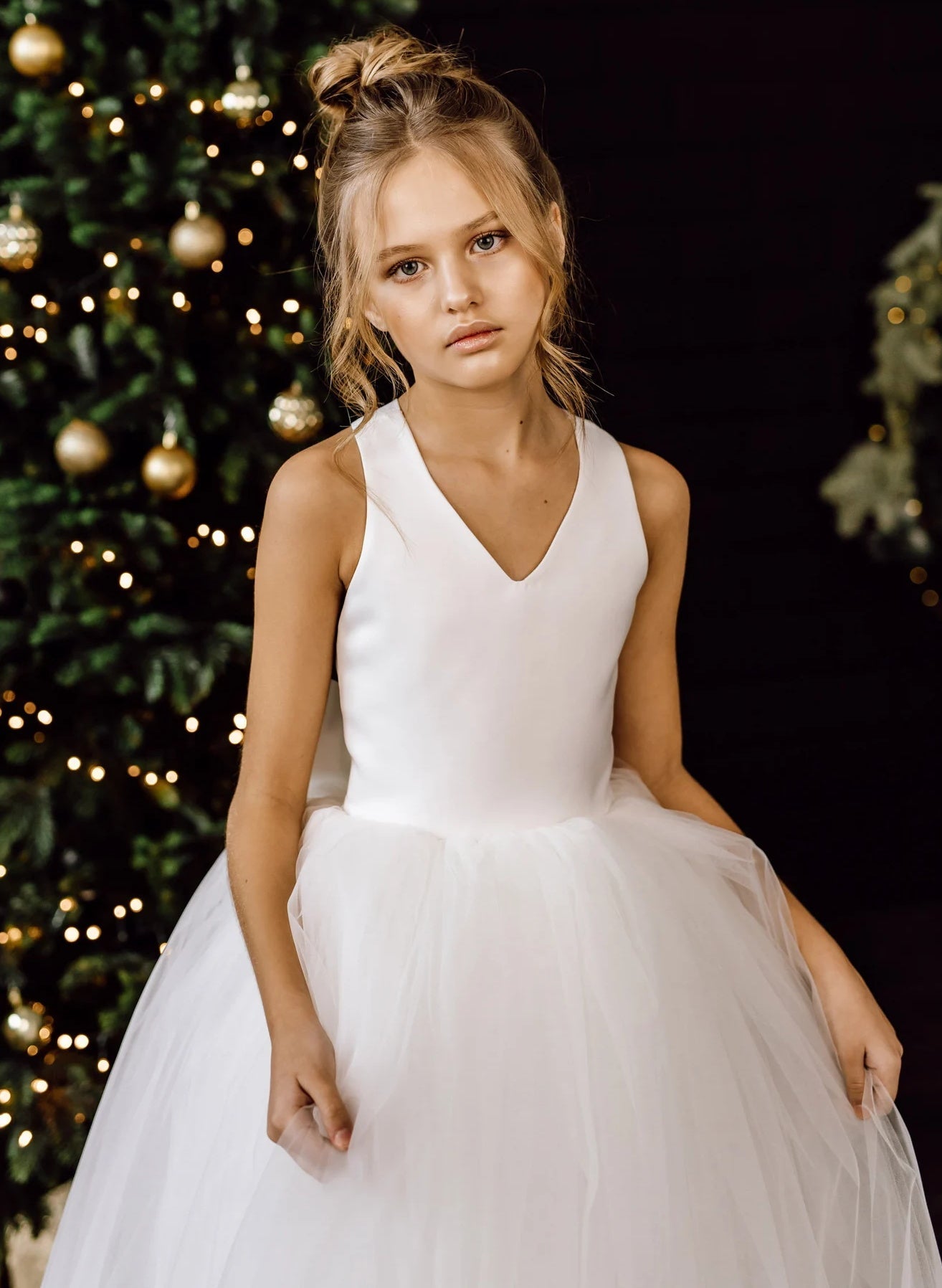 V-Neck Princess/A-Line Flower Girl Dresses in Tulle with Bowknot