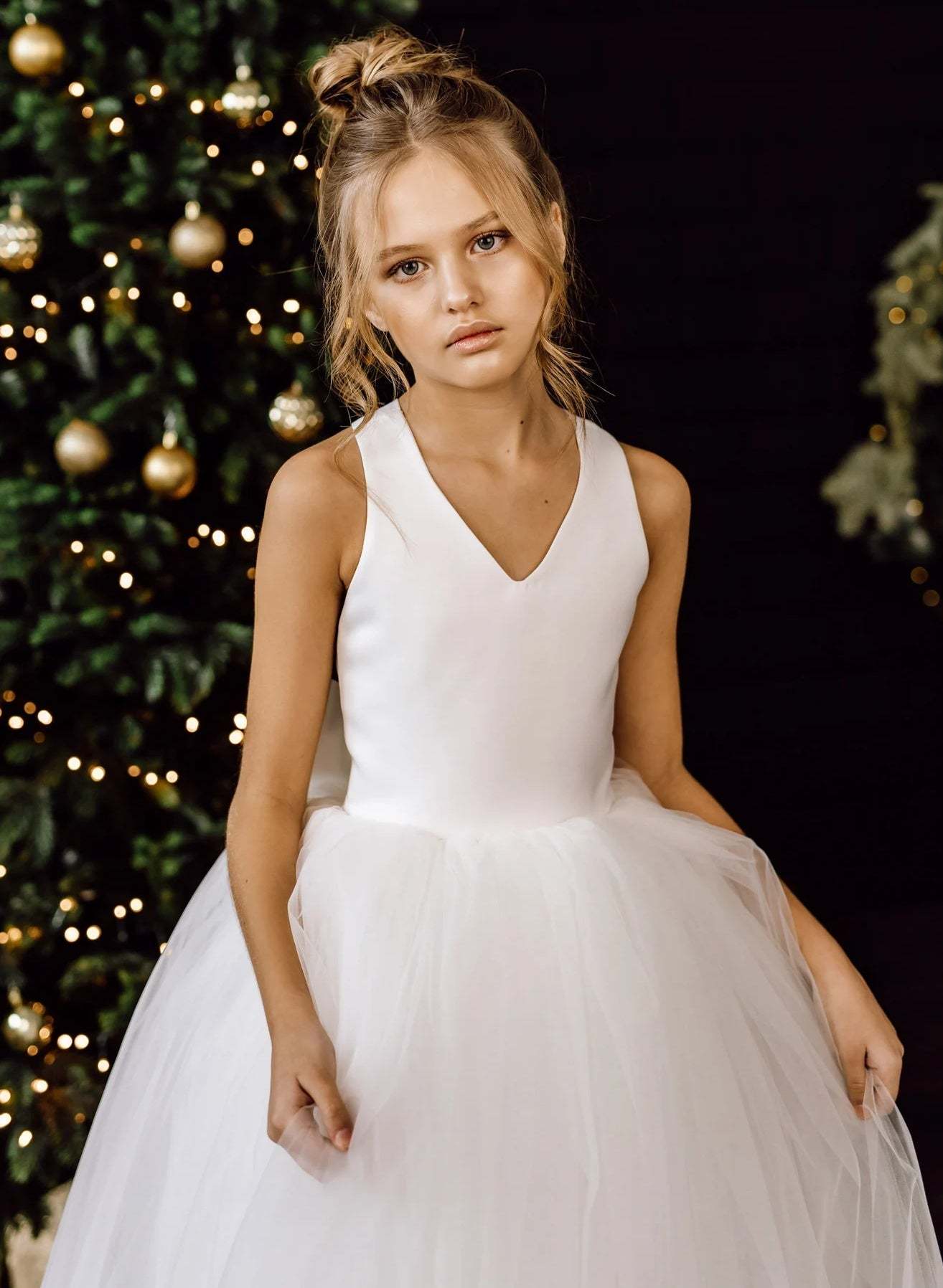 V-Neck Princess/A-Line Flower Girl Dresses in Tulle with Bowknot