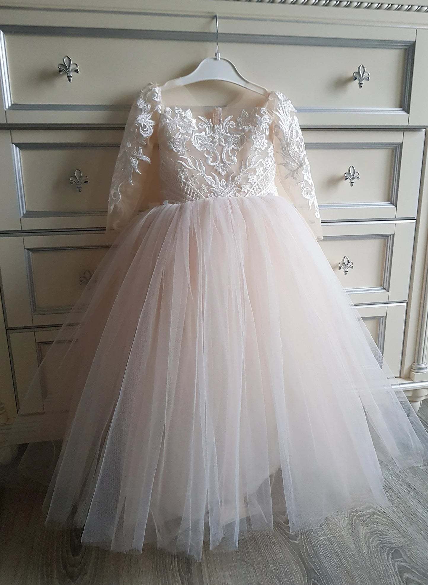 Sheer Neck Tulle Flower Girl Dresses in A-Line/Princess Cut with Applique & Bowknot