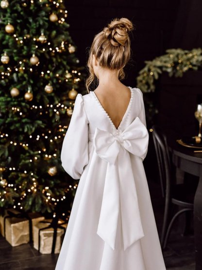 Princess A-Line Flower Girl Dresses with Long Sleeves Round Neck Pearl & Bow