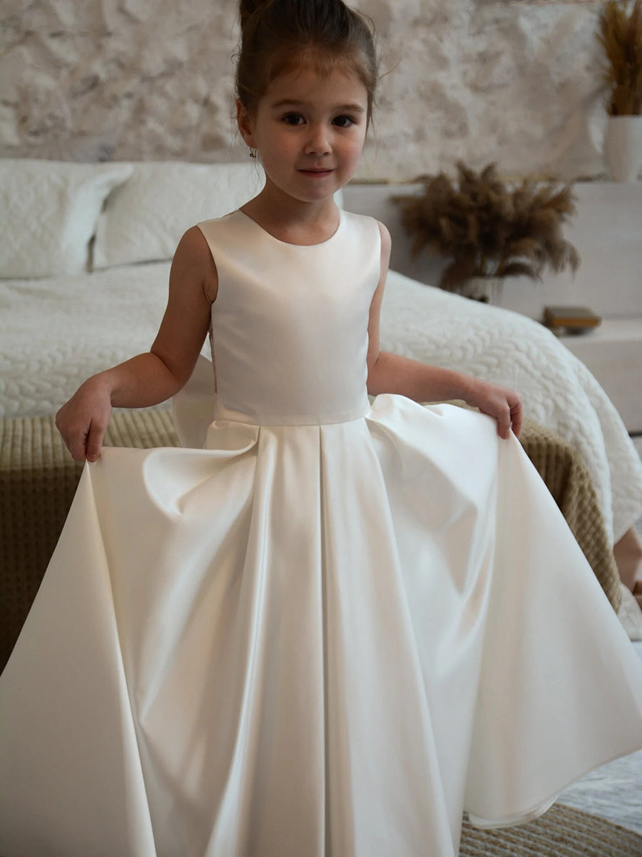 Sleeveless A-Line Princess Flower Girl Dress with Round Neck Appliques Pearl and Bow
