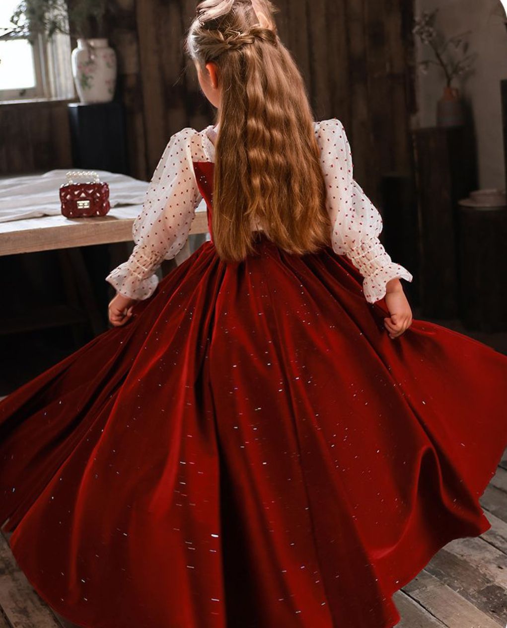 Princess-style Floor-length Flower Girl Dresses with Square Neck and Beaded Long Sleeves