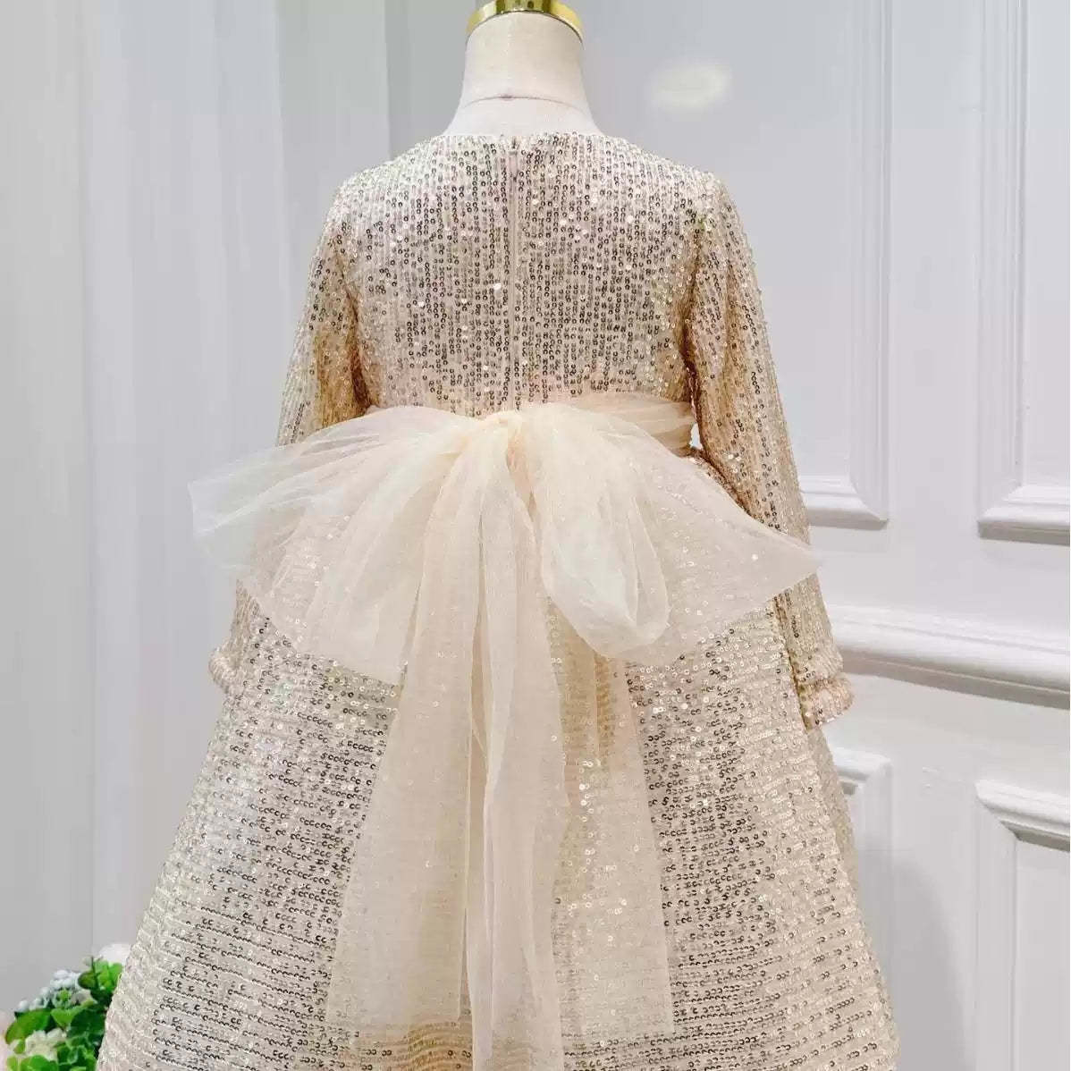 Floor-Length Sequined Flower Girl Party Dress with Sash and Round Neck Long Sleeves