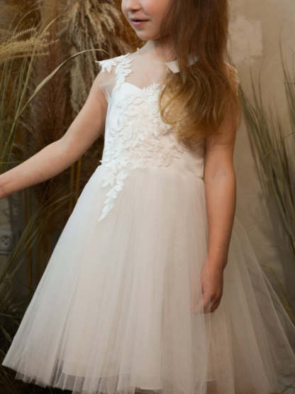Elegant A-Line Princess Scoop Flower Girl Dress Featuring Lace Appliques Bow and Pearls