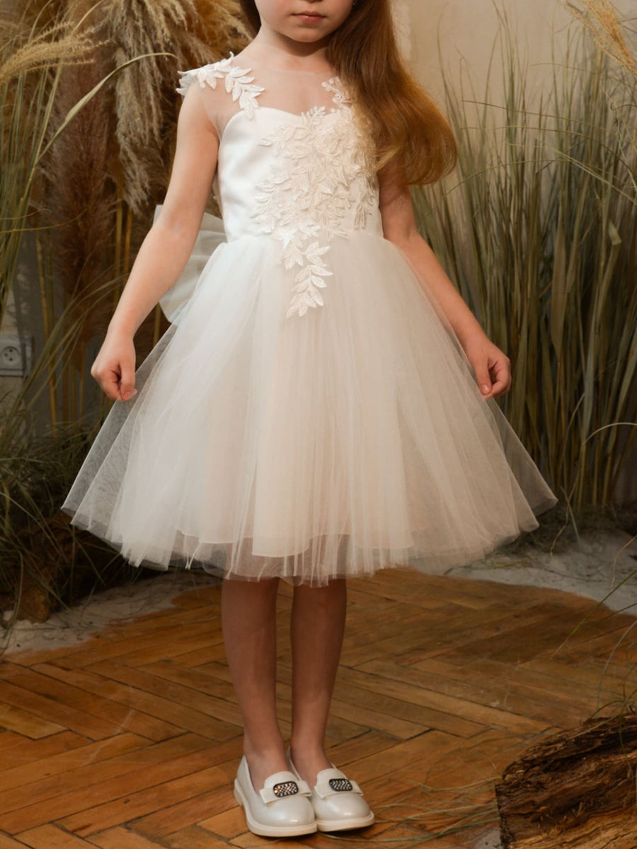 Elegant A-Line Princess Scoop Flower Girl Dress Featuring Lace Appliques Bow and Pearls