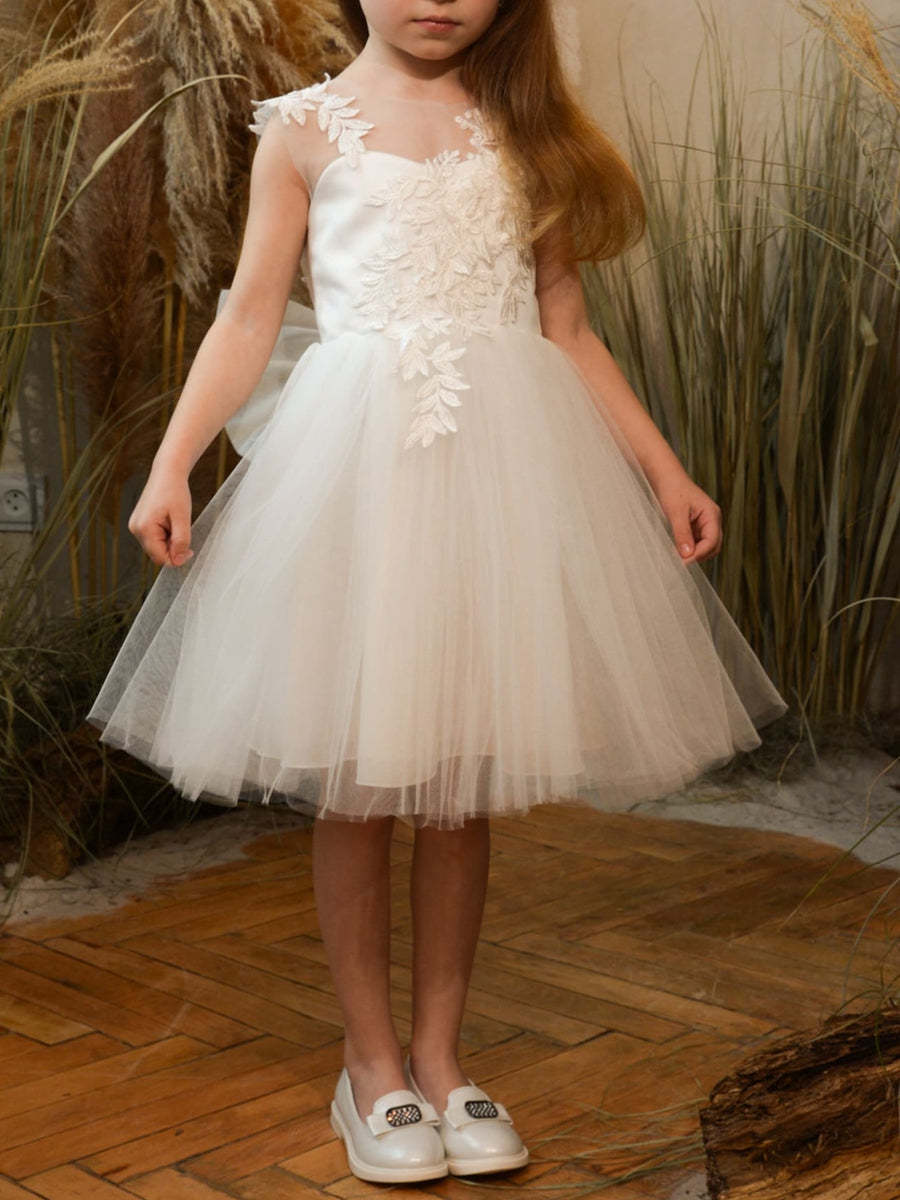 Elegant A-Line Princess Scoop Flower Girl Dress Featuring Lace Appliques Bow and Pearls