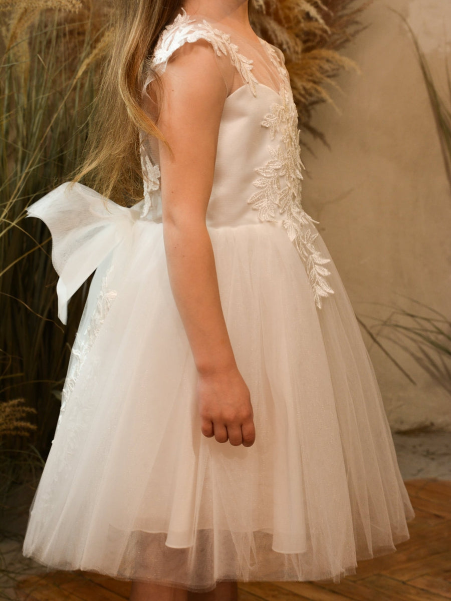 Elegant A-Line Princess Scoop Flower Girl Dress Featuring Lace Appliques Bow and Pearls