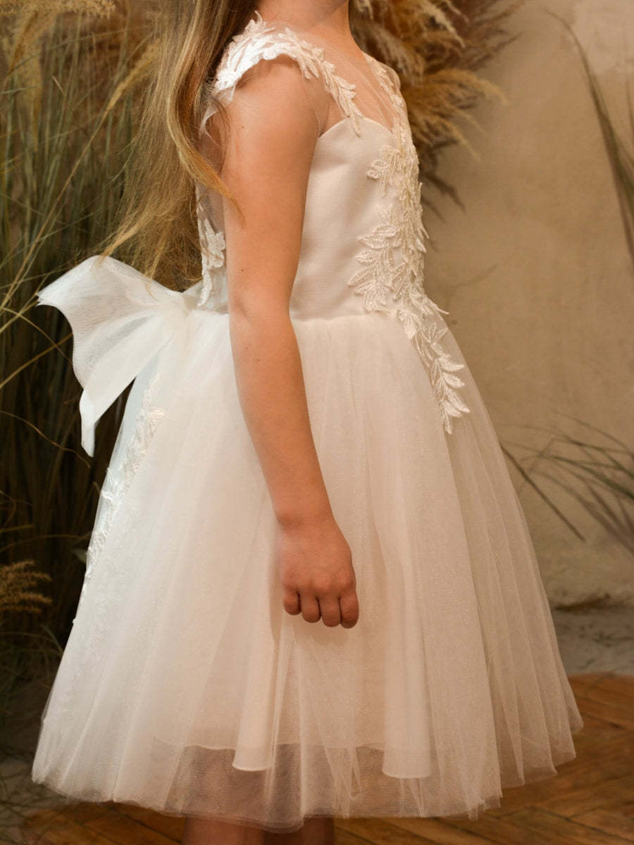 Elegant A-Line Princess Scoop Flower Girl Dress Featuring Lace Appliques Bow and Pearls