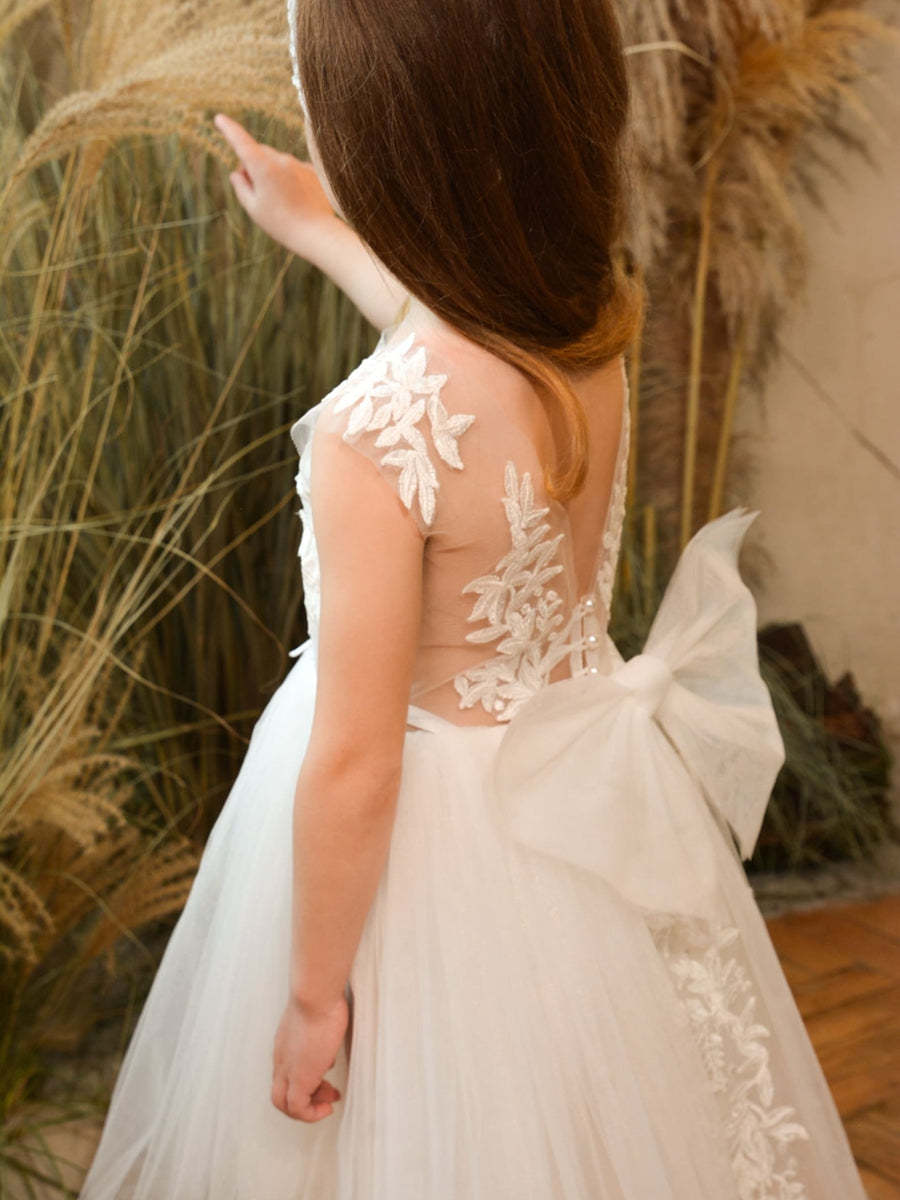 Elegant A-Line Princess Scoop Flower Girl Dress Featuring Lace Appliques Bow and Pearls