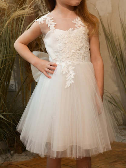 Elegant A-Line Princess Scoop Flower Girl Dress Featuring Lace Appliques Bow and Pearls