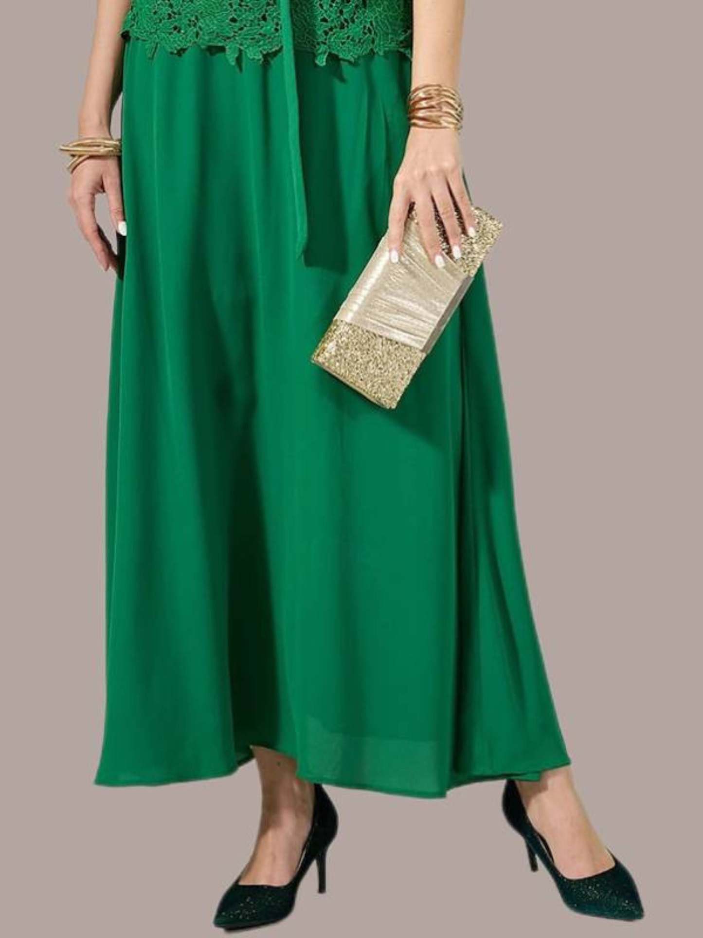 Elegant Gold Evening Clutch Bag Featuring Sparkling Sequins