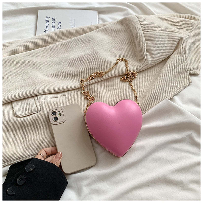 Elegant Minimalist PU Heart Chain Clutch for Weddings and Parties