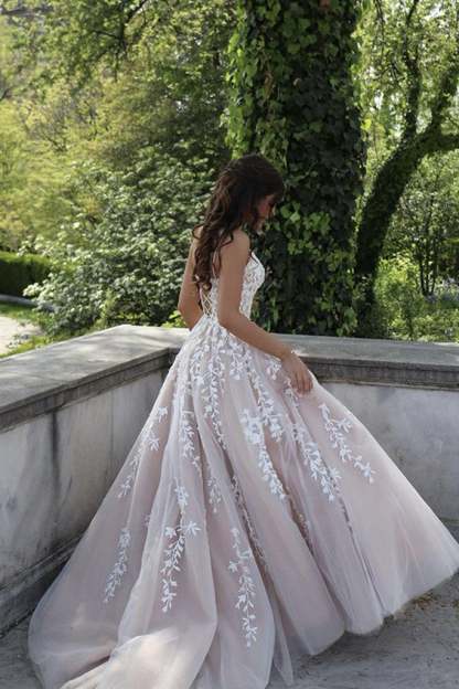 Spaghetti Strap Lace Ball Gown Wedding Dress with Floor-length Hem