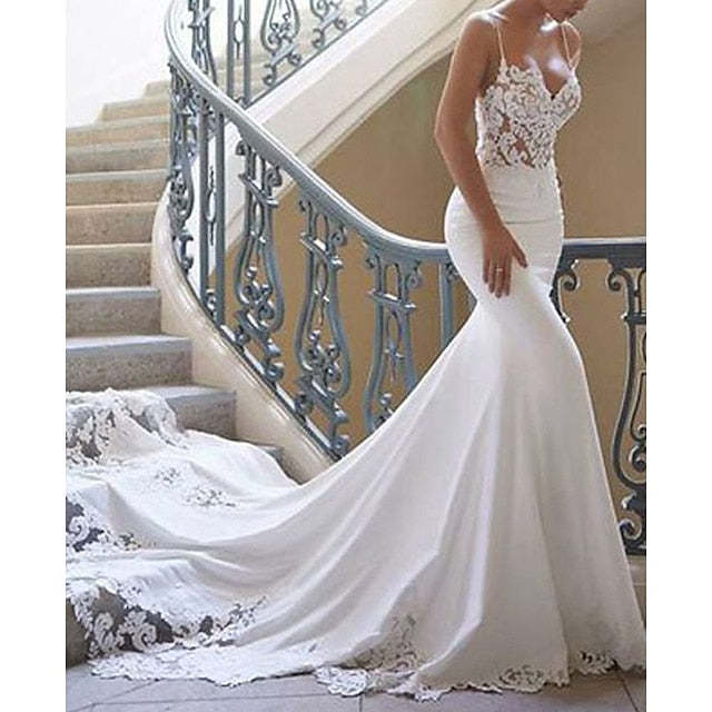 Mermaid/Trumpet V-Neck Lace Wedding Gown with Floor-length Design