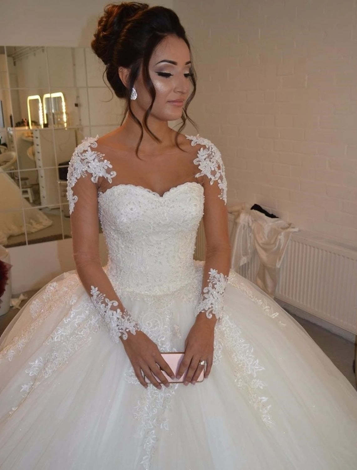 Sweetheart Ball Gown Wedding Dress with Floor-length Lace
