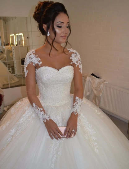 Sweetheart Ball Gown Wedding Dress with Floor-length Lace