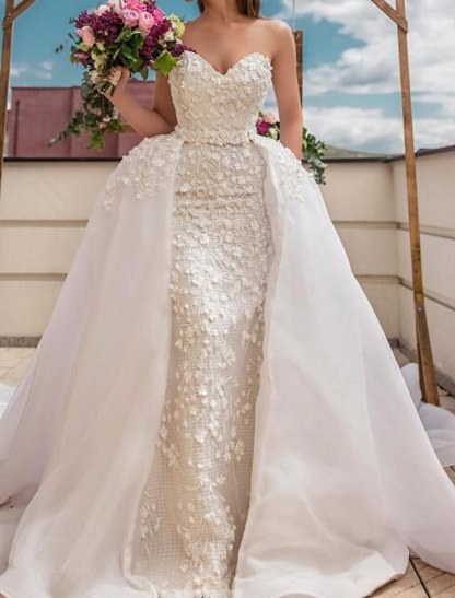 Strapless Lace Ball Gown Wedding Dress with Floor-length Skirt