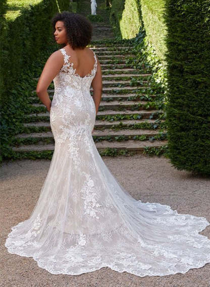 Plus Size V-Neck Lace Wedding Dress with Trumpet/Mermaid Silhouette and Applique