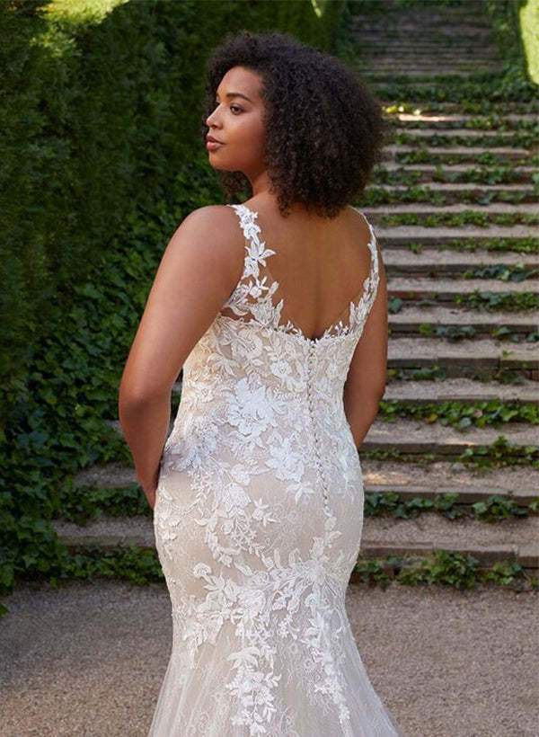 Plus Size V-Neck Lace Wedding Dress with Trumpet/Mermaid Silhouette and Applique