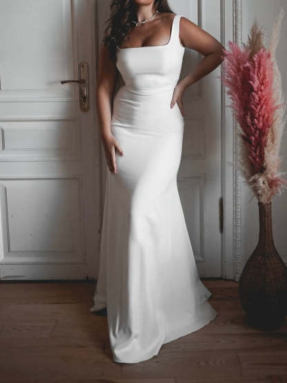 Mermaid Square Neck Floor-Length Bridal Gown with Trumpet Silhouette
