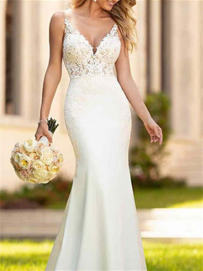 Trumpet/Mermaid Sleeveless V-Neck Wedding Dresses with Appliques and Court Train