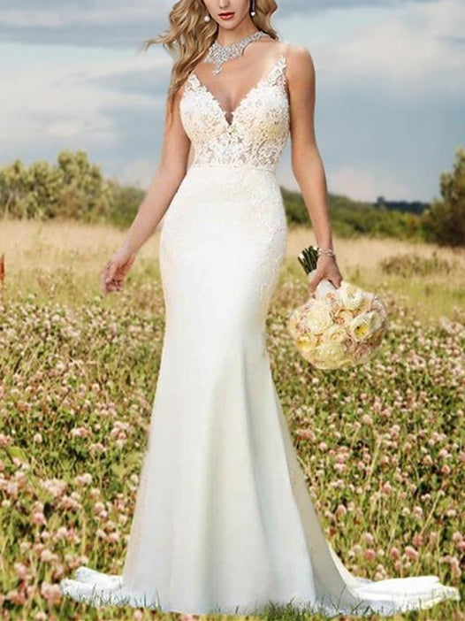 Trumpet/Mermaid Sleeveless V-Neck Wedding Dresses with Appliques and Court Train