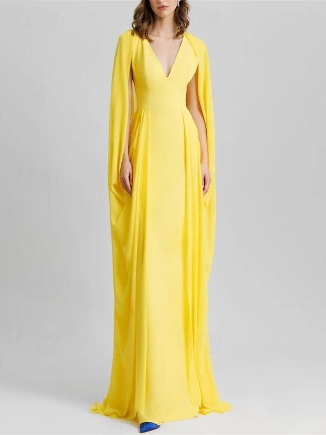 Column/Sheath Sleeveless V-Neck Chiffon Wedding Guest Dress with Shawl