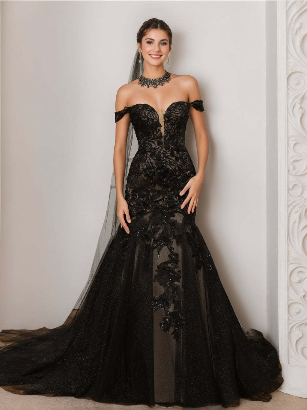 Off-the-Shoulder Sleeveless Tulle Wedding Dress with Appliques in Trumpet/Mermaid Style