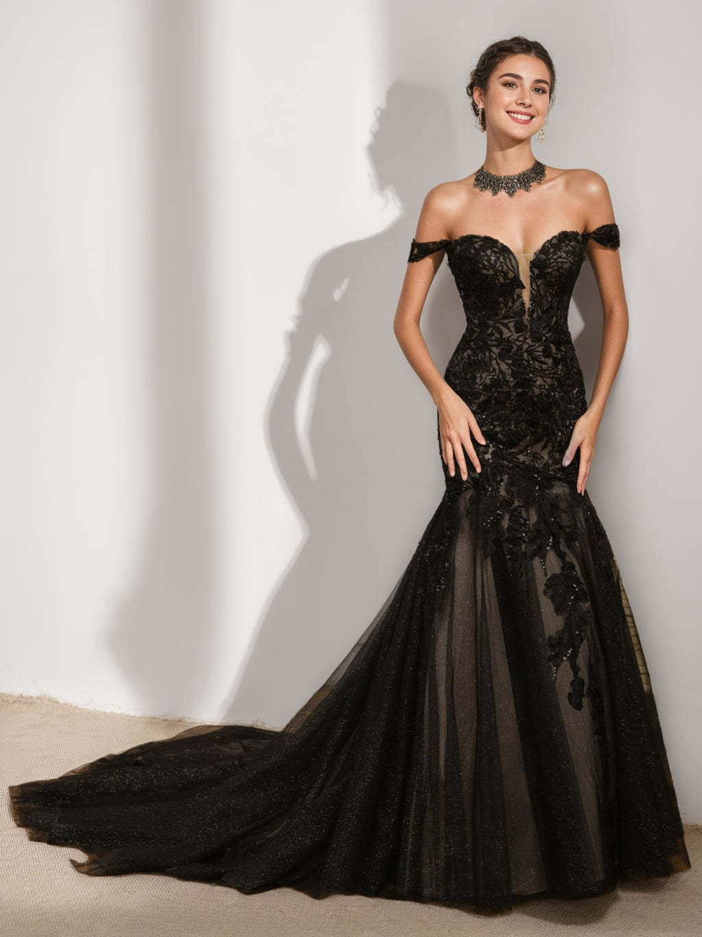 Off-the-Shoulder Sleeveless Tulle Wedding Dress with Appliques in Trumpet/Mermaid Style