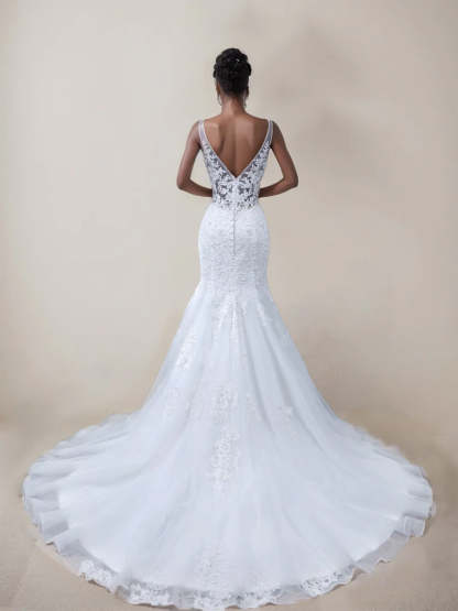 V-Neck Sleeveless Trumpet/Mermaid Wedding Dresses Featuring Lace Appliques
