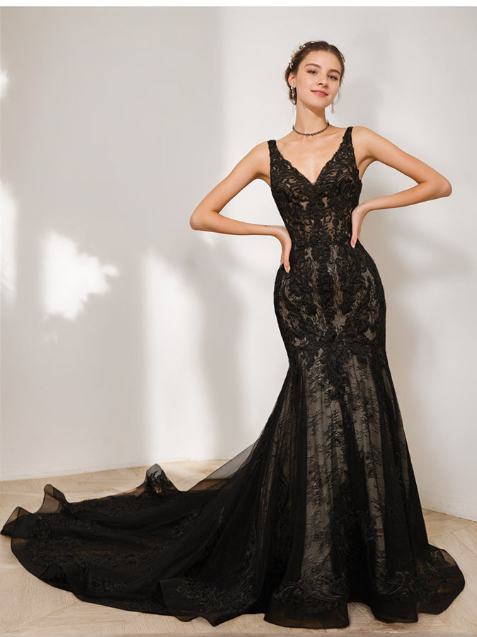 Black V-Neck Sleeveless Trumpet/Mermaid Wedding Dress with Lace Appliques