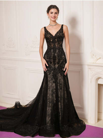 Black V-Neck Sleeveless Trumpet/Mermaid Wedding Dress with Lace Appliques