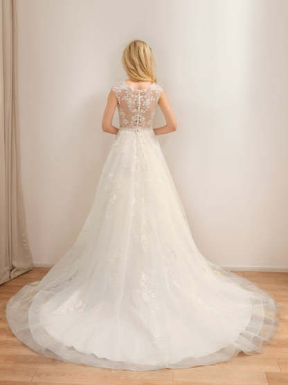 V-Neck Sleeveless Tulle Ball Gown Wedding Dress with Applique and Beading