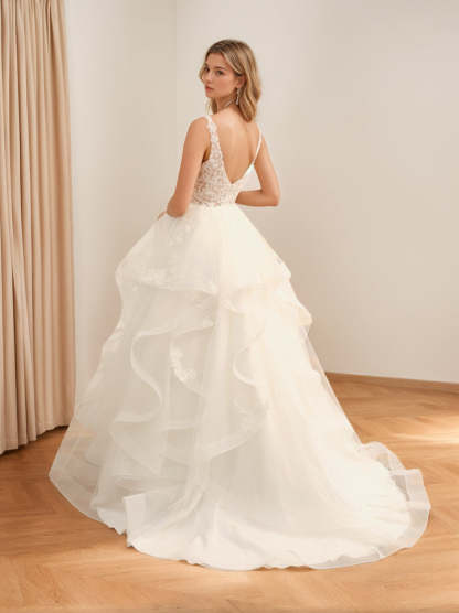 Ivory Tulle V-Neck Sleeveless Ball Gown Wedding Dresses Featuring Lace Appliques