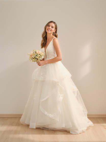 Ivory Tulle V-Neck Sleeveless Ball Gown Wedding Dresses Featuring Lace Appliques