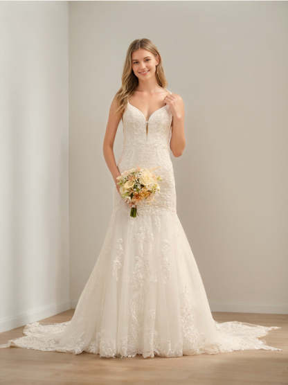 Sleeveless Long Tulle Wedding Dress with Trumpet/Mermaid Silhouette and Lace Appliques
