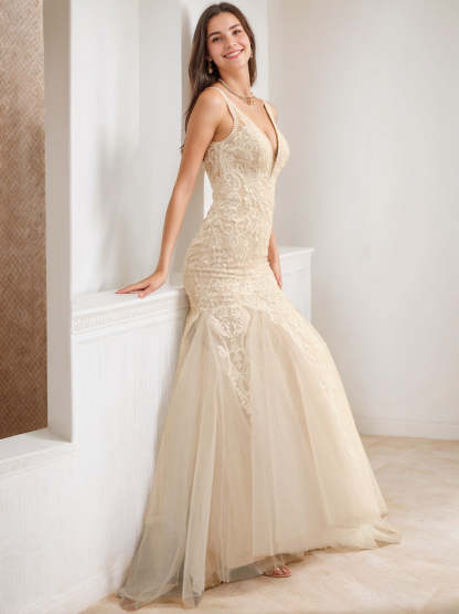 V-Neck Sleeveless Tulle Wedding Dresses with Appliques in Trumpet/Mermaid Styles