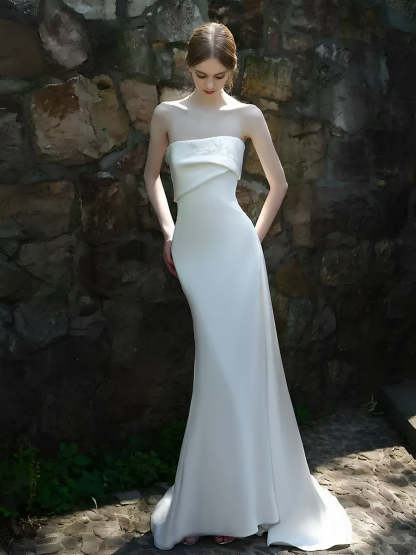 Strapless Sleeveless Trumpet/Mermaid Wedding Dresses with Embroidery in a Minimalist Style