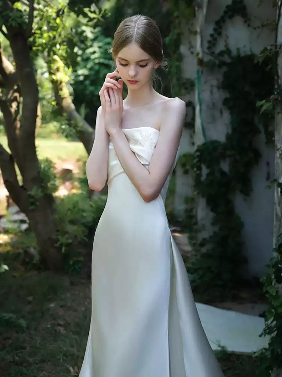 Strapless Sleeveless Trumpet/Mermaid Wedding Dresses with Embroidery in a Minimalist Style