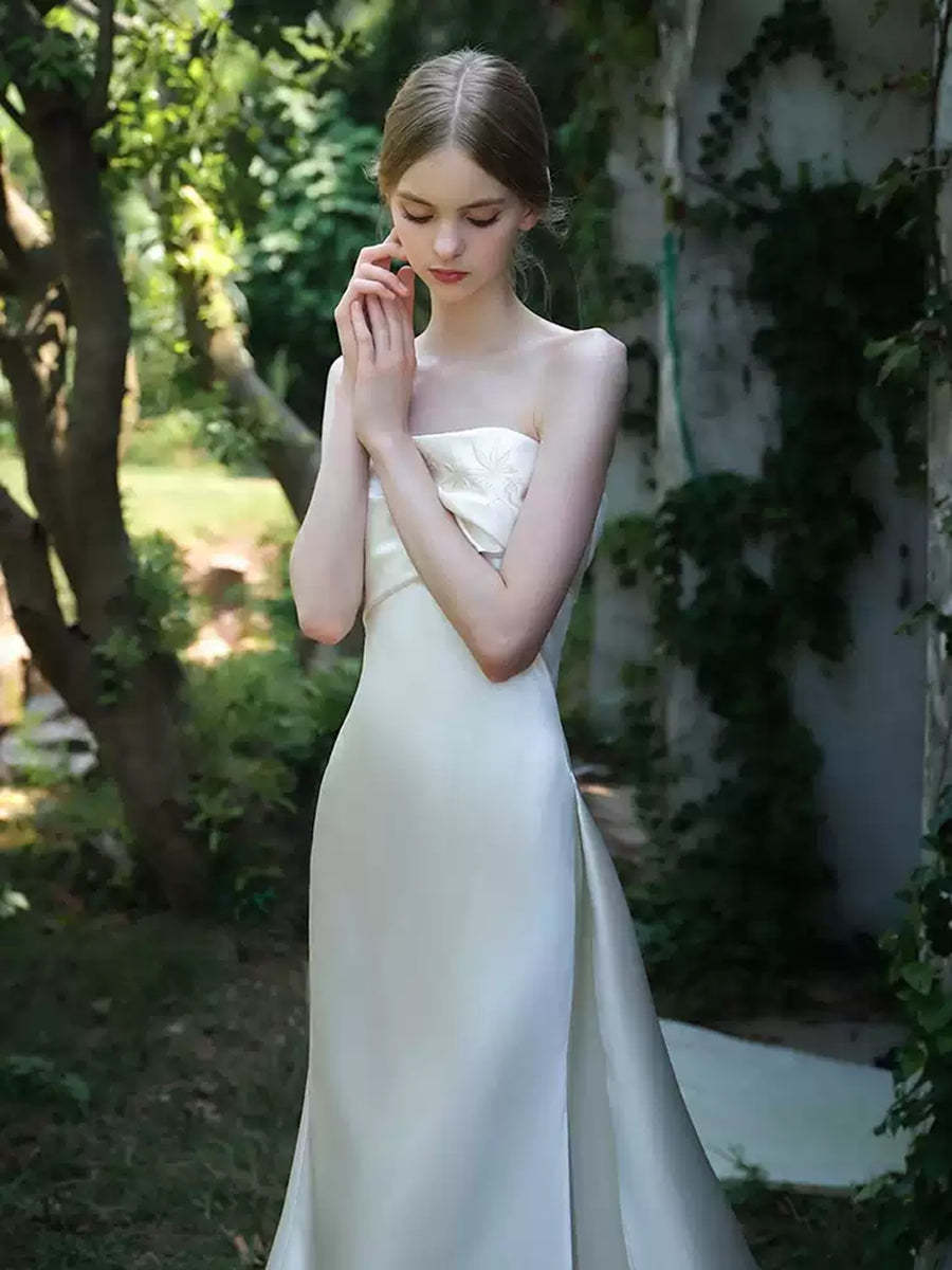 Strapless Sleeveless Trumpet/Mermaid Wedding Dresses with Embroidery in a Minimalist Style