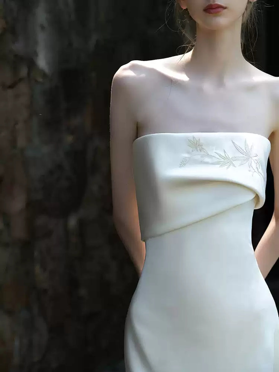 Strapless Sleeveless Trumpet/Mermaid Wedding Dresses with Embroidery in a Minimalist Style