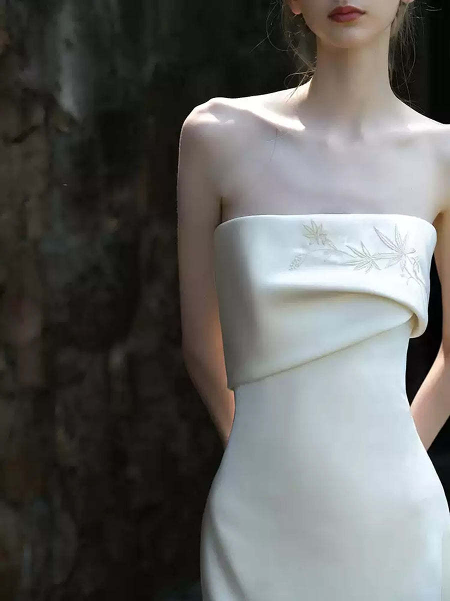 Strapless Sleeveless Trumpet/Mermaid Wedding Dresses with Embroidery in a Minimalist Style