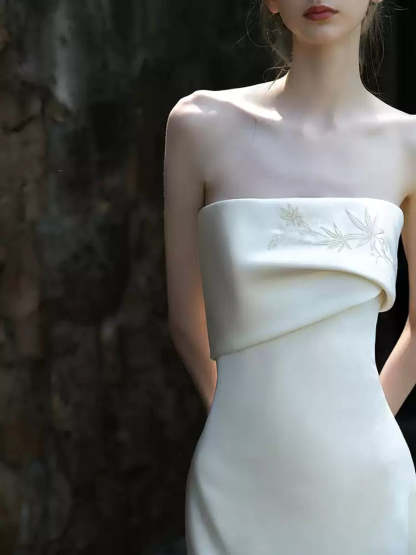 Strapless Sleeveless Trumpet/Mermaid Wedding Dresses with Embroidery in a Minimalist Style