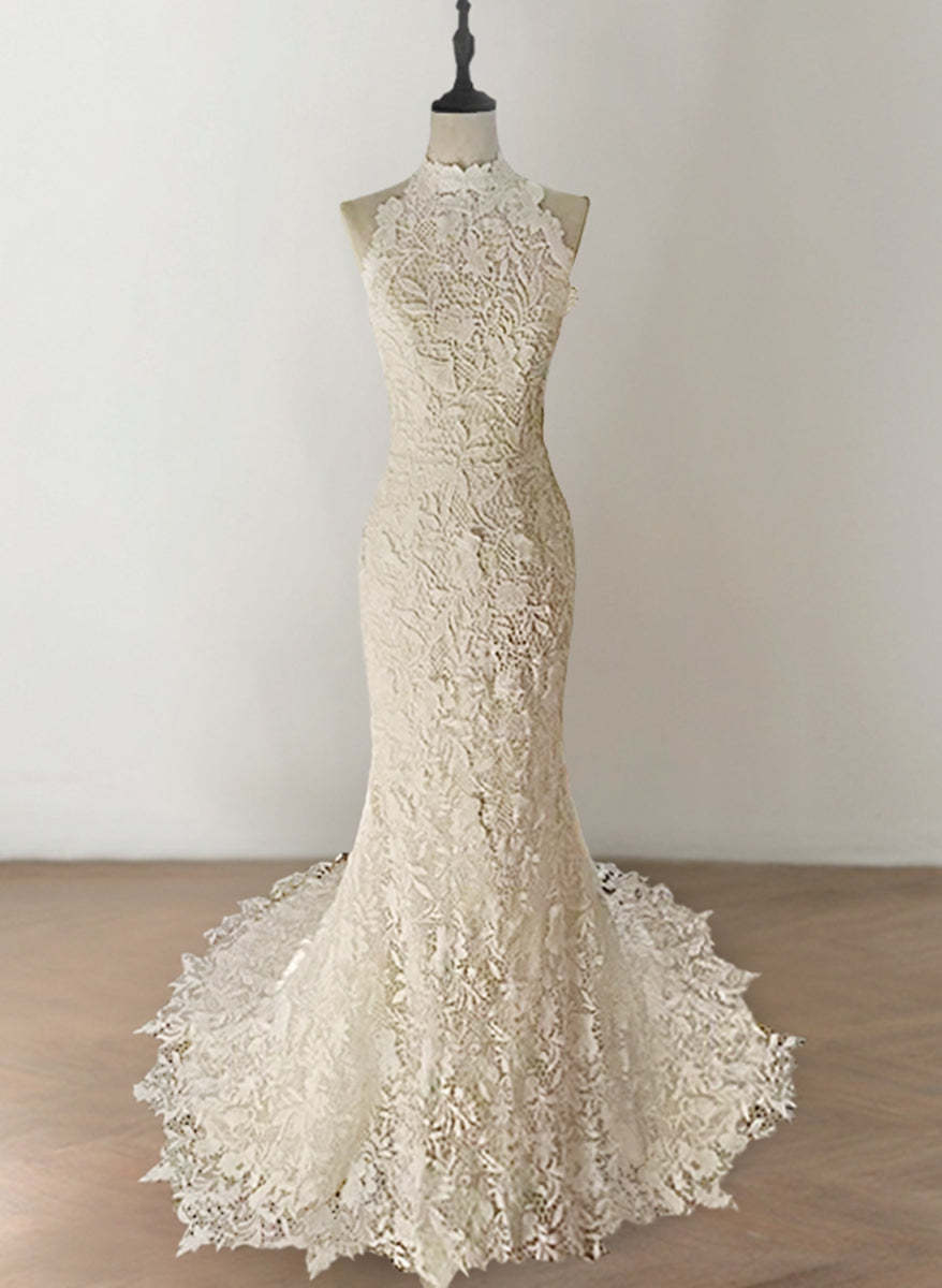 Elegant Trumpet/Mermaid Halter Neck Sleeveless Bridal Gown with Lace Appliques